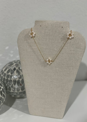 Pearls Flowers Necklace